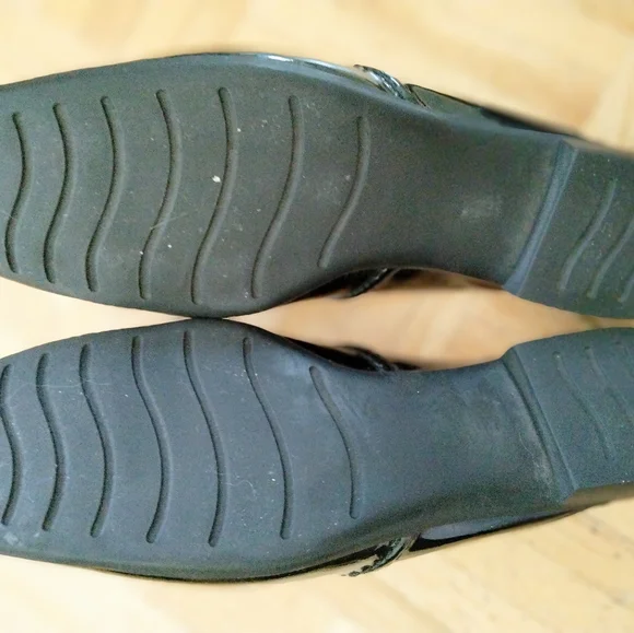 Nordstrom Black Patent leather flat mule. - Picture 5 of 7